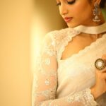 Srinidhi Ramesh Shetty Instagram - This song 🤍 #Cobra #UyirUrugudhey . . . . . . . . . Styling @ashwin_ash1 & @hassankhan_3 Saree @kavithaguttaofficial Jewellery @abhilasha_pret_jewelry Makeup @makeupwithshruthi Hairstyling @suganthi.themua Saree draping @saisubha_hairstylist Photography @camerasenthil