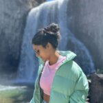 Sushma Raj Instagram - 💚 #rainbowfalls #mammothlakes #hiking #devilspostpile #inyonationalforest #babyhiker Devils Postpile and Rainbow Falls Trail