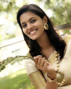Swathishta Krishnan Instagram - A no makeup and a pure natural pic in iPhone x shot by @manojkumar_photography . Do u guys want to have ur natural portfolios like I do? Just DM to @manojkumar_photography .