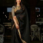 Swathishta Krishnan Instagram - On camera : @vanchijackson Wearing : @subis508 Jewellery : @fineshinejewels Makeover : @jancyrani1824 Styled by : @swathirao2257 Location : @jacksrestocafe Jack's Resto Cafe