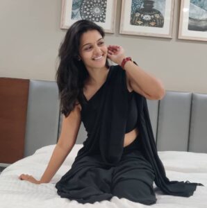 Swathishta Krishnan Instagram - BLACK AGAIN 🖤 . . Styling @gaurinaiduofficial ❣️