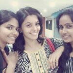 Swathishta Krishnan Instagram - #suddenmeetup #gossipsalltime #bullyingothers #svlove2makefunofothers 😆😆😆😆😆😆 Spencer Plaza