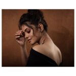 Swathishta Krishnan Instagram - 🖤 . . . . . .Makeover @makeover_by_maggie Captured by @gilbertphotographer Styled by @lekha__shree . . . .