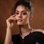 Swathishta Krishnan Instagram - 🖤 BLACK 🖤 . . . Makeover @makeover_by_maggie Captured by @gilbertphotographer Styled by @lekha__shree . . . .