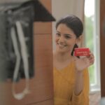 Swathishta Krishnan Instagram - How much I miss this ....❤️❤️❤️ . . . BTS from cinthol TVC with my all time favourite @dirrajivmenon sir... @rajivmenonproductions @monabedre . . . .