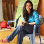 Swathishta Krishnan Instagram - ALL SMILES AND SLEEPY EYES at work 😁 Ps : excuse me for the background 😁 . . . . Bangalore, India