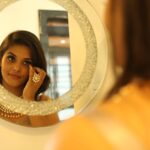 Swathishta Krishnan Instagram - Hey you ❤️ If you are searching for that one person who can make you happy and be there for you always. Then look into the mirror ❤️ . . . Pc @padambyveni Mua @kirthana_mua