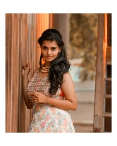 Swathishta Krishnan Instagram - EYE CONTACT 👀😍😆 . .Wearing @tamaarabytrb Accessories @saisanjanajewels Makeover @monz_makeover Captured by @limonero_productions Edit @mikkie_photographhy . . . . . #throwbackseries ..#behindwoods #behindwoodsgoldmedals #tamilactors #indiaglitztelugu #malayalamcinemas #malayalammoviesongs #mollywood #telugucinema #tamil #kollywoodmovie #jewellery #gowns #bluegown #tiktokgirls #tamilheroines #behindwoods #behindwoodsgoldmedals#malayalamsongs #malayalamcinema #malayalamsongs #malayalam #malayalamheroines #malayalammonday #kollywoodqueen #behindwoods #indiaglitzmalayalam #asianet
