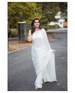 Swathishta Krishnan Instagram - Veesum kaatruku poovai theriyadha ?🌸 . . . Wearing @archana_aarthi 🌸 Beautifully captured by @thshooter🌸 Makeover @artistrybysupriya🌸 . . . . ...#behindwoods #behindwoodsgoldmedals #tamilactors #indiaglitztelugu #malayalamcinemas #malayalammoviesongs #mollywood #telugucinema #tamil #kollywoodmovie #jewellery #gowns #bluegown #tiktokgirls #tamilheroines #behindwoods #behindwoodsgoldmedals#malayalamsongs #malayalamcinema #malayalamsongs #malayalam #malayalamheroines #malayalammonday #kollywoodqueen #behindwoods #indiaglitzmalayalam #asianet