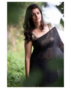 Swathishta Krishnan Instagram - #1 BLACK 🖤 Thank you team Photography @vijayvendhan Makeover @artistrybysupriya Beautifully crafted blouse by @labelmana . . . . .....#behindwoods #behindwoodsgoldmedals #tamilactors #indiaglitztelugu #malayalamcinemas #malayalammoviesongs #mollywood #telugucinema #tamil #kollywoodmovie #jewellery #gowns #bluegown #tiktokgirls #tamilheroines #behindwoods #behindwoodsgoldmedals#malayalamsongs #malayalamcinema #malayalamsongs #malayalam #malayalamheroines #malayalammonday #kollywoodqueen #behindwoods #indiaglitzmalayalam #asianet