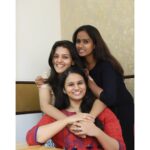 Swathishta Krishnan Instagram - Good girls are found in every corner of the earth...🤩🤩🤩 Check out the link in bio to c what was the topic that was brewing 😁 @shivapriyasp @athigna Captured by thambi @vicky___075 . . . . .