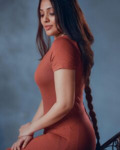 Veena Nandhakumar Instagram - Husn 

Photography: @aadithyan_s1 
PR : @maxxocreative
Stylist: @itsokifyoufinditinappropriate
Studio: @studio_maxxo 
Thx: @anandclix @vishnu__photography___