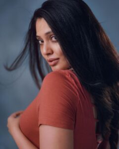 Veena Nandhakumar Instagram - Eyes are never quiet.

Photography: @aadithyan_s1 
PR : @maxxocreative
Stylist: @itsokifyoufinditinappropriate
Studio: @studio_maxxo 
Thx: @anandclix @vishnu__photography___