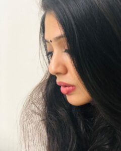 Veena Nandhakumar Instagram - Lush in love