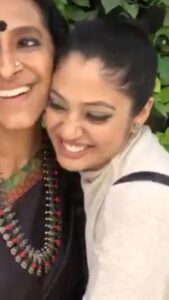 Veena Nandhakumar Instagram - I fell in love with @jayashriramnath from the very first day i heard vaseegara and ever since i have always sung this song werever i have been asked to sing a song..i always dreamt of tuning into this song with her..and here it is after 19yrs of wait....with the beautiful Bombay jayashree.love her so much❤️
And thanks a lot @amritramnath for capturing this lovely moment,u are such an amazing singer too.
This moment wil be cherished forever🥰