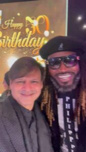 Vivek Oberoi Instagram - Met my buddy the #UniverseBoss back in the states and only one thing i’d like to say- You are a LEGEND @chrisgayle333 

Brother thanks for this adorable message for my son Vivaan! You should have seen his face when he saw this msg! I think my son loves me a little more now 😉

#chrisgayle #reels #reelsinstagram