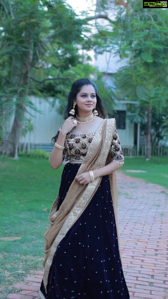 Anitha Sampath Instagram - Photoshoot for Mua @saranyamakeupartistry Hairdo @vanitha_makeover Outfit @yaradesigners Jewels @chennai_jazz Flowers @reesribridalflowers Photographer @single_sparrow_photography #anitha #anithasampath #photoshoot #reels #lehengalook #bridallook #biggboss #vijaytv #newsreader #biggbossanitha #sppgardens #bridalphotoshoot #lehengavarieties #chennaimakeupartist #makeuplook #southindianmakeup #southindianmodel