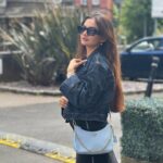 Anushka Sen Instagram - Currently listening ‘I Like That’ by Bazzi
