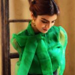 Anveshi Jain Instagram - बातें जो कही नहीं जाती वो कहीं नहीं जाती । Shot by - @pranjal_kjain @addi.pandey Styled by - @vasundhara.joshi Makeup by- @kirann.shah9461 Hiranandani Garden Powai