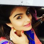Anveshi Jain Instagram - #ethnic#weddingfun #instagram #instapose #itsshowtime #memories #ilookgoodtho #browneyed#earringsoftheday #earingswag #indianwedding #brothersister #missingit #missingmumbailife