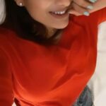 Anveshi Jain Instagram - Tum mere ho …! . . . . #reels #reelitfeelit #instagram #love #retro #song #ootd #sing #orange #instagood
