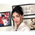Ashnoor Kaur Instagram - Don’t bend your head, hold it high... And look at the world, straight in the eye🖤 . . #beconfident #beyouself #selfmotivation #whiteeyeliner #🤍
