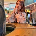 Ashnoor Kaur Instagram - Monochromes🤎🖤
