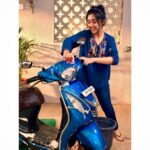 Ashnoor Kaur Instagram - We all have that one thing we are really attached to, emotionally! For Mini, it’s her scooty! But, she has to leave it behind, get separated from it.. To know how, and why, watch #PatialaBabes today, 9pm only on @sonytvofficial ❤️ Also, let me know which thing are you attached to the most in the comment section below🤗 My Happy Place
