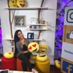 Ashnoor Kaur Instagram - #AboutToday with my lovely emoji friends😍😘 At the @facebook Mumbai head office❤️ @sonytvofficial @charulmalik @paridhiofficial @indiatvnews @sbasintv #PatialaBabes #FacebookLive #ashnoorkaur #xoxo Facebook Mumbai Office
