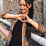 Ashnoor Kaur Instagram - Love my fam❤️ #MorePowerToYou #BlessedToHaveYouGuys #Ashnoorians #HappyValentine