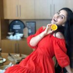 Ashnoor Kaur Instagram - Good morning fam! May your day be as fresh as the orange in my hand👅