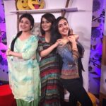 Ashnoor Kaur Instagram - #AboutToday with my lovely emoji friends😍😘 At the @facebook Mumbai head office❤️ @sonytvofficial @charulmalik @paridhiofficial @indiatvnews @sbasintv #PatialaBabes #FacebookLive #ashnoorkaur #xoxo Facebook Mumbai Office