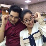 Ashnoor Kaur Instagram - On set #afterleap #dreamsequence #awesomefeelings #widspecs once again #papa wid his #princess #papakiprincess #love #fun #offscreenfun #ashnoor #karan #naira #naitik #yrkkh #yerishtakyakehlatahai #starplus #instafun #instaclick Thakur Polytechnic