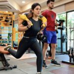 Ashnoor Kaur Instagram - Tag your gym buddies🤪 PS- Mr. neighbour as Spider-Man today @paras_kalnawat 🤓 . . . . #ReelyFunny #RichGirl #ReelKaroMemeKaro