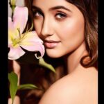 Ashnoor Kaur Instagram - How about believing in yourself a bit more?🌷 . . . Shoot conceptualisation @nehaadhvikmahajan 💄MUAH & styling @nehaadhvikmahajan 📸 @amitkhannaphotography 📍 @theresortmumbai