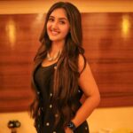 Ashnoor Kaur Instagram - Smile- a curve that sets everything straight🖤