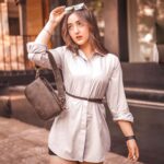 Ashnoor Kaur Instagram - Matte black with a hint of gold🖤✨ (Kinda sounded aesthetic :p) . . 1 or 2?