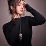 Ashnoor Kaur Instagram - Always wear your invisible crown🖤 1,2 or 3?