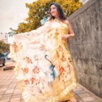 Ashnoor Kaur Instagram - I’ve never seen grace go out of style💛 . Wearing @allureart_handpaintedsuits #WhatIWore #AshnoorStyleDiaries