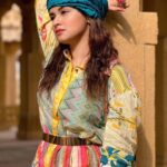 Avneet Kaur Instagram – Bringing some colours to this golden city…..☀️🌈

Styling : @tiara_gal @akansha.27 
Outfit by : @theboozybutton
🤝 : @_styleby_k  @style_by_ruchi Bada Bagh