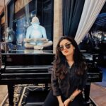 Avneet Kaur Instagram - Chaos makes the muse.🖤✨#styledbyme 📸- @krupalakhanii.16 Lonavala