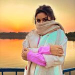Avneet Kaur Instagram - I long for endless evening colours.🌄🌷✨ #throwback #sunset 📸- @amandeepnandra Bhopal - The City of Lakes
