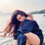Avneet Kaur Instagram - How you steady this madness in my soul.♥️🌊🍂 📸- @krupalakhanii.16 Pawna lake camping