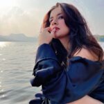 Avneet Kaur Instagram - How you steady this madness in my soul.♥️🌊🍂 📸- @krupalakhanii.16 Pawna lake camping