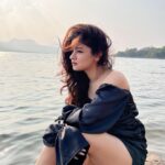 Avneet Kaur Instagram - How you steady this madness in my soul.♥️🌊🍂 📸- @krupalakhanii.16 Pawna lake camping