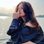 Avneet Kaur Instagram - How you steady this madness in my soul.♥️🌊🍂 📸- @krupalakhanii.16 Pawna lake camping