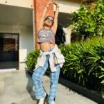 Avneet Kaur Instagram - Grace over grudges.💙🤍 #throwback 📸- @krupalakhanii.16 The Westin Goa