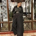 Avneet Kaur Instagram - I’m a hustler baby, I just want you to know. It ain’t where I been but where I’m about to go.🖤🔥 #allblack #styledbyme #winterfashion #avneetstylediaries 📸- @amandeepnandra Jehan Numa Palace Hotel