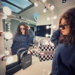Avneet Kaur Instagram - Staring at my reflection I can still see those dreamy eyes I saw 12 years back, still mesmerised by these lights and in awe of the art. I’m blessed to still witness this feeling after so many years….❤️🎥 #anactorslife #blessed #lovemywork #lovemylife #avneetians #12yearsandcounting #ootd Rolls Camera Action