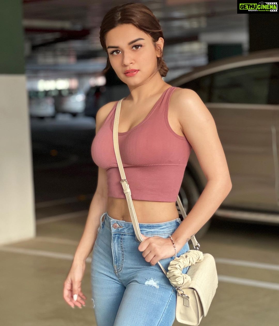 Actress Avneet Kaur Hd Photos And Wallpapers May 2022 Gethu Cinema 2608